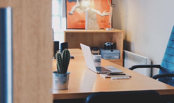 Desk Setup for Comfort & Focus